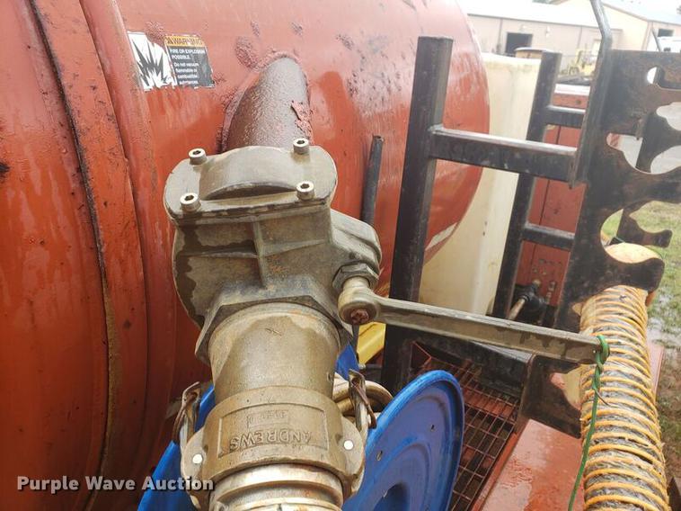 image for item EO9665 2007 Ditch Witch FX30 vacuum excavator