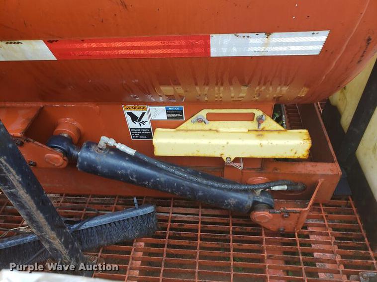 image for item EO9665 2007 Ditch Witch FX30 vacuum excavator