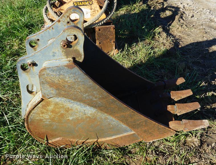 image for item EU9133 John Deere 18" backhoe bucket