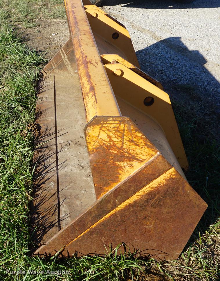 image for item EU9135 Case 84" loader bucket