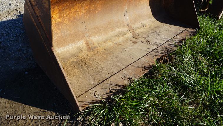 image for item EU9135 Case 84" loader bucket