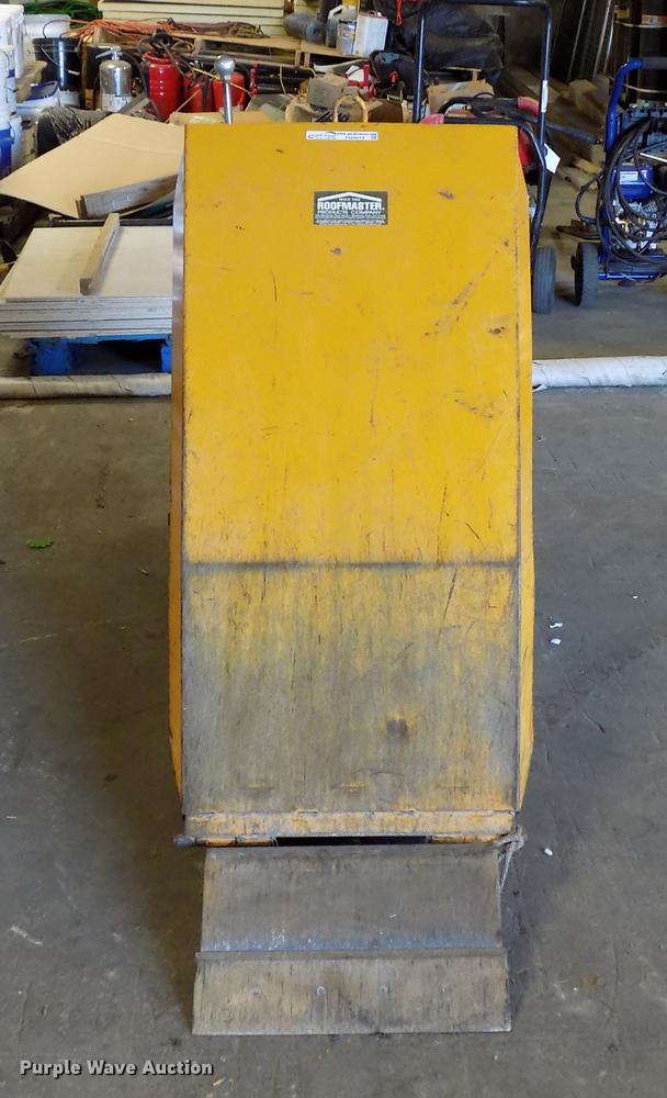 image for item FQ9014 Roofmaster Razer tear off machine