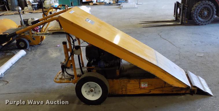 image for item FQ9014 Roofmaster Razer tear off machine