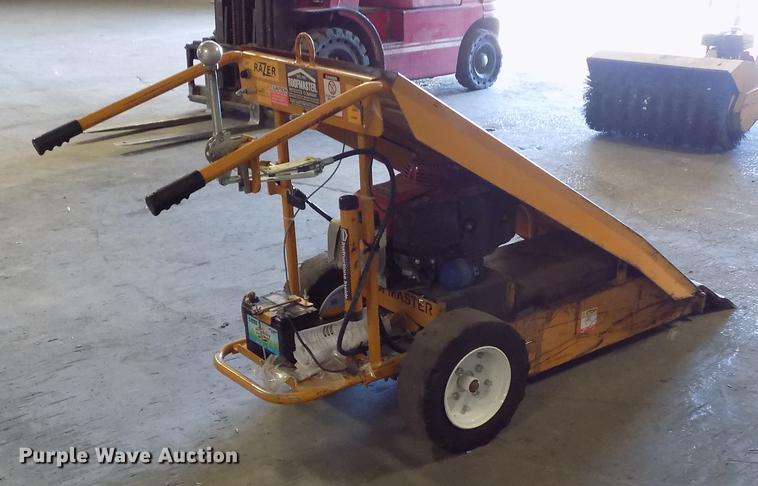 image for item FQ9014 Roofmaster Razer tear off machine