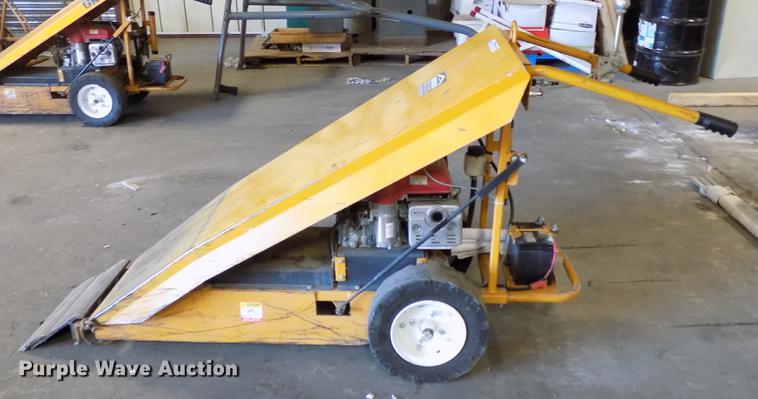 image for item FQ9014 Roofmaster Razer tear off machine