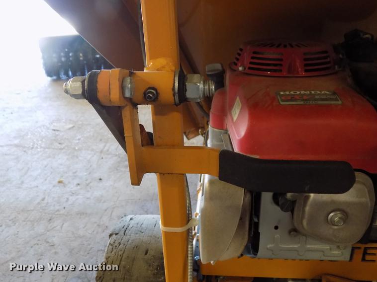 image for item FQ9014 Roofmaster Razer tear off machine