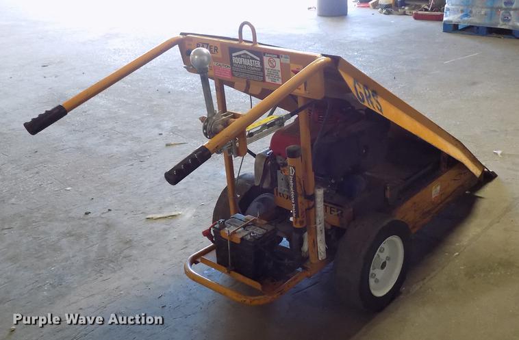 image for item FQ9015 Roofmaster Razer tear off machine