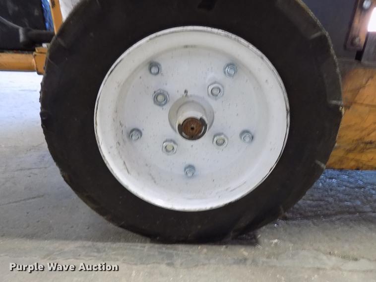 image for item FQ9015 Roofmaster Razer tear off machine