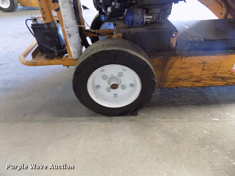 image for item FQ9015 Roofmaster Razer tear off machine