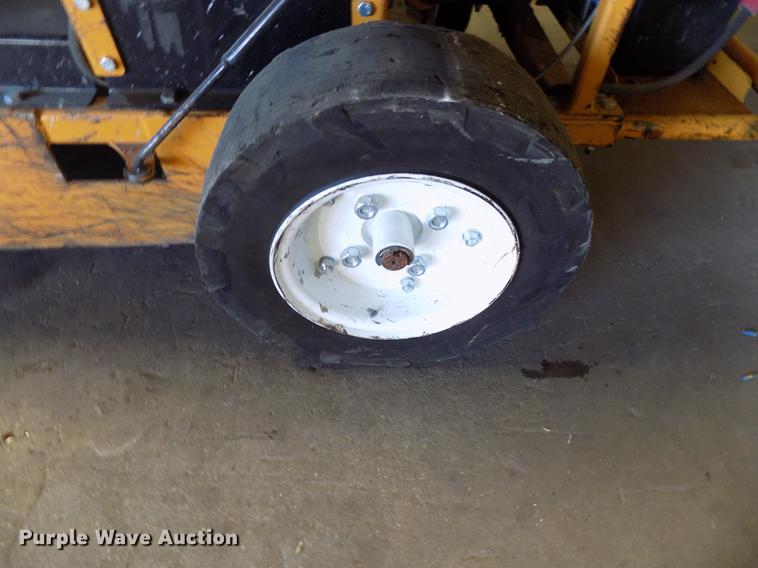 image for item FQ9015 Roofmaster Razer tear off machine