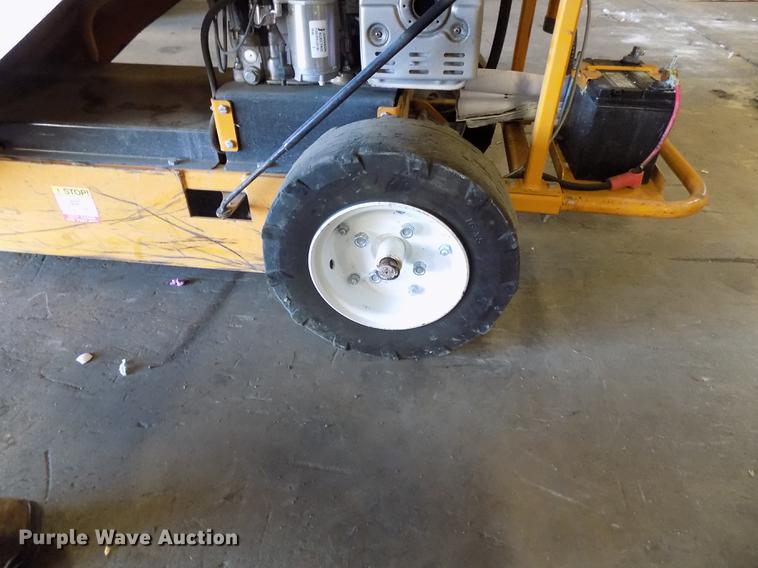 image for item FQ9015 Roofmaster Razer tear off machine