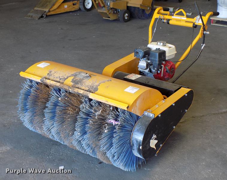 image for item FQ9018 2017 Roofmaster power broom