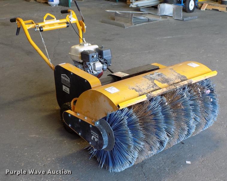 image for item FQ9018 2017 Roofmaster power broom