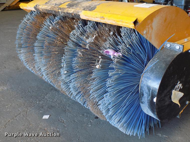 image for item FQ9018 2017 Roofmaster power broom