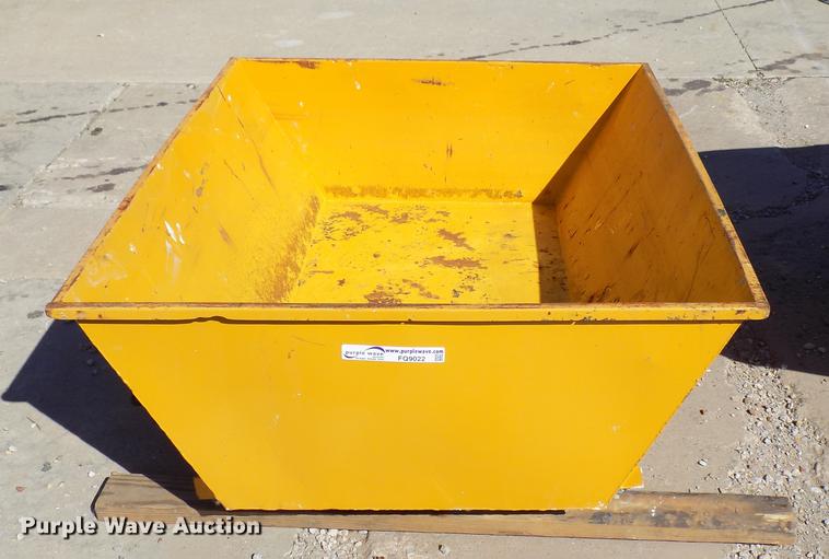image for item FQ9022 (2) Roofmaster dump box cart attachment
