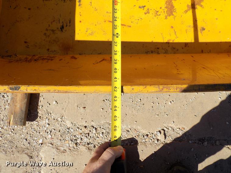 image for item FQ9022 (2) Roofmaster dump box cart attachment