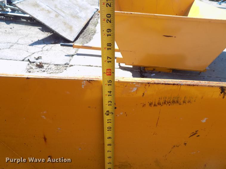 image for item FQ9022 (2) Roofmaster dump box cart attachment