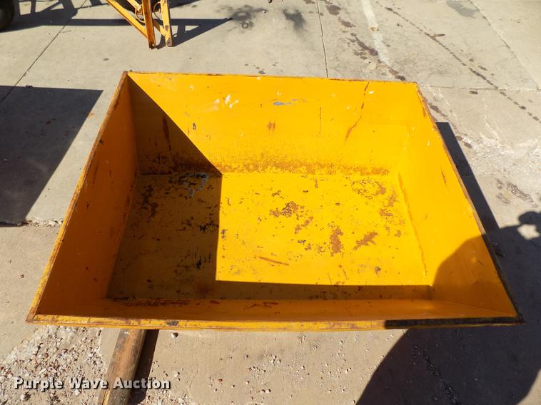 image for item FQ9022 (2) Roofmaster dump box cart attachment