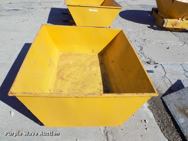 image for item FQ9022 (2) Roofmaster dump box cart attachment