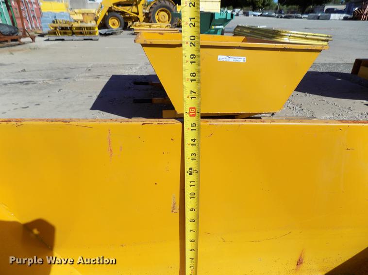 image for item FQ9022 (2) Roofmaster dump box cart attachment