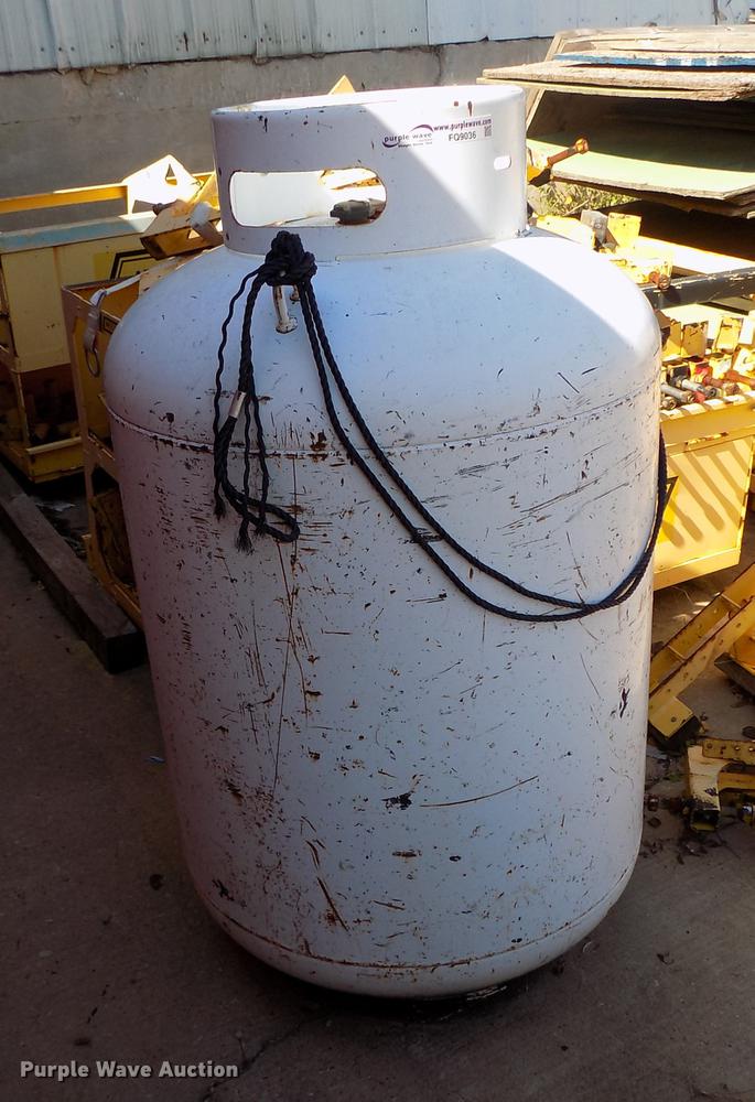 image for item FQ9036 (9) propane tanks