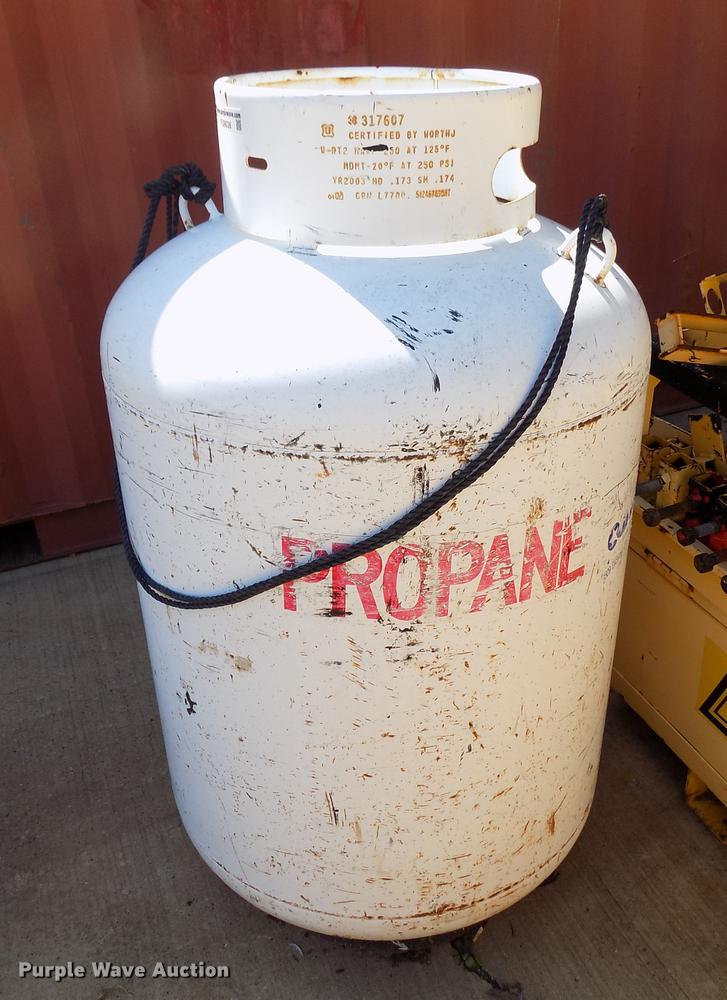 image for item FQ9036 (9) propane tanks