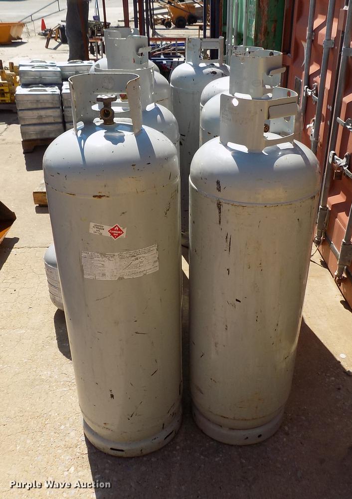 image for item FQ9036 (9) propane tanks
