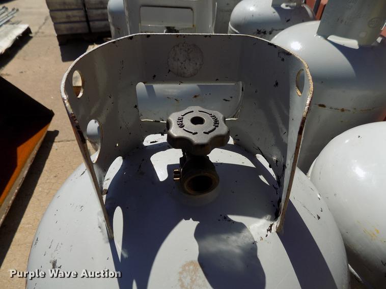 image for item FQ9036 (9) propane tanks