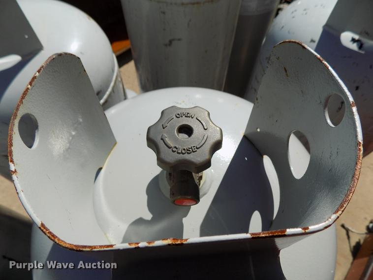 image for item FQ9036 (9) propane tanks