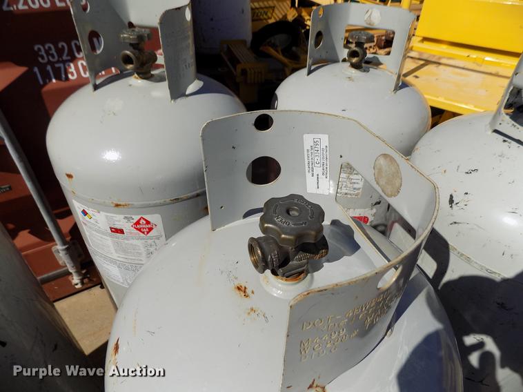 image for item FQ9036 (9) propane tanks