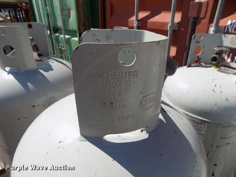 image for item FQ9036 (9) propane tanks