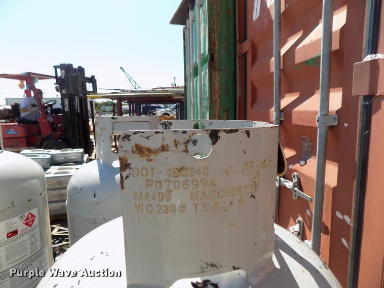 image for item FQ9036 (9) propane tanks