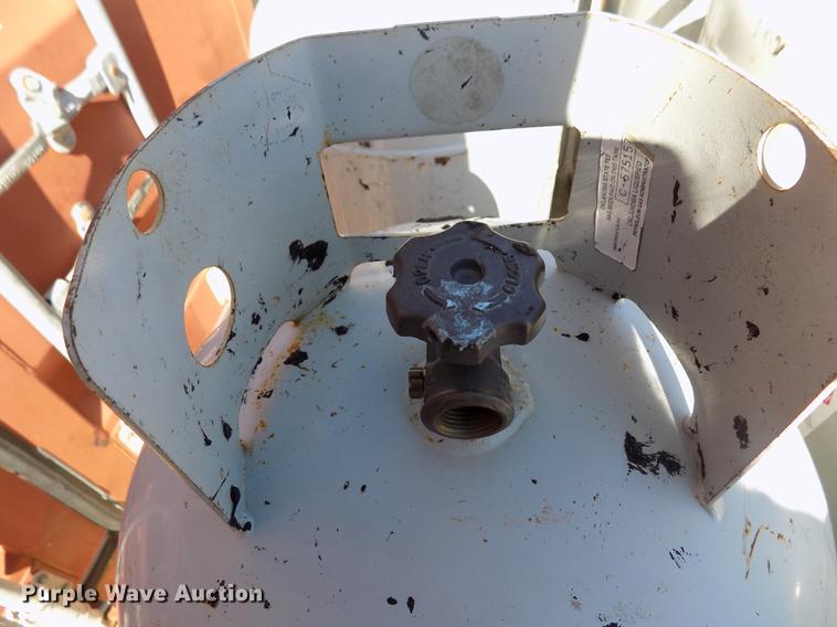 image for item FQ9036 (9) propane tanks