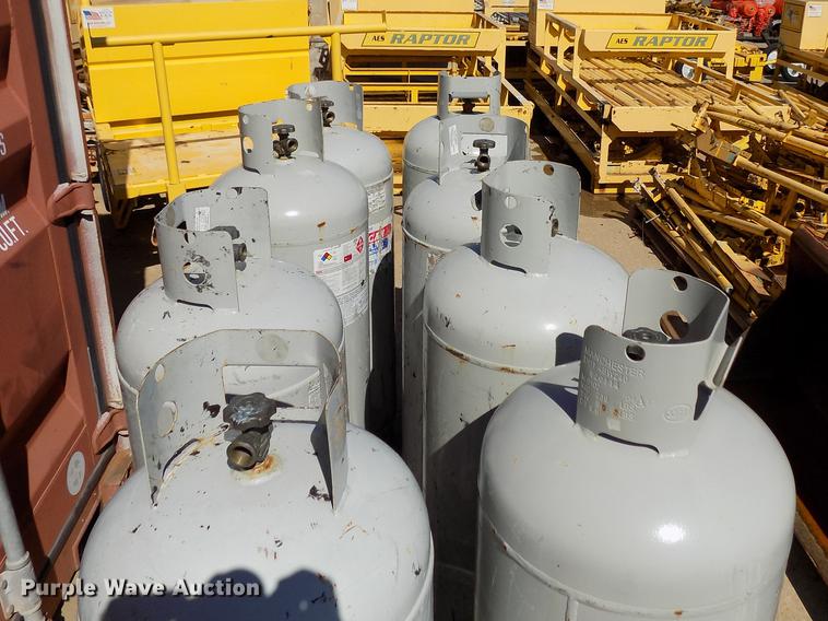 image for item FQ9036 (9) propane tanks
