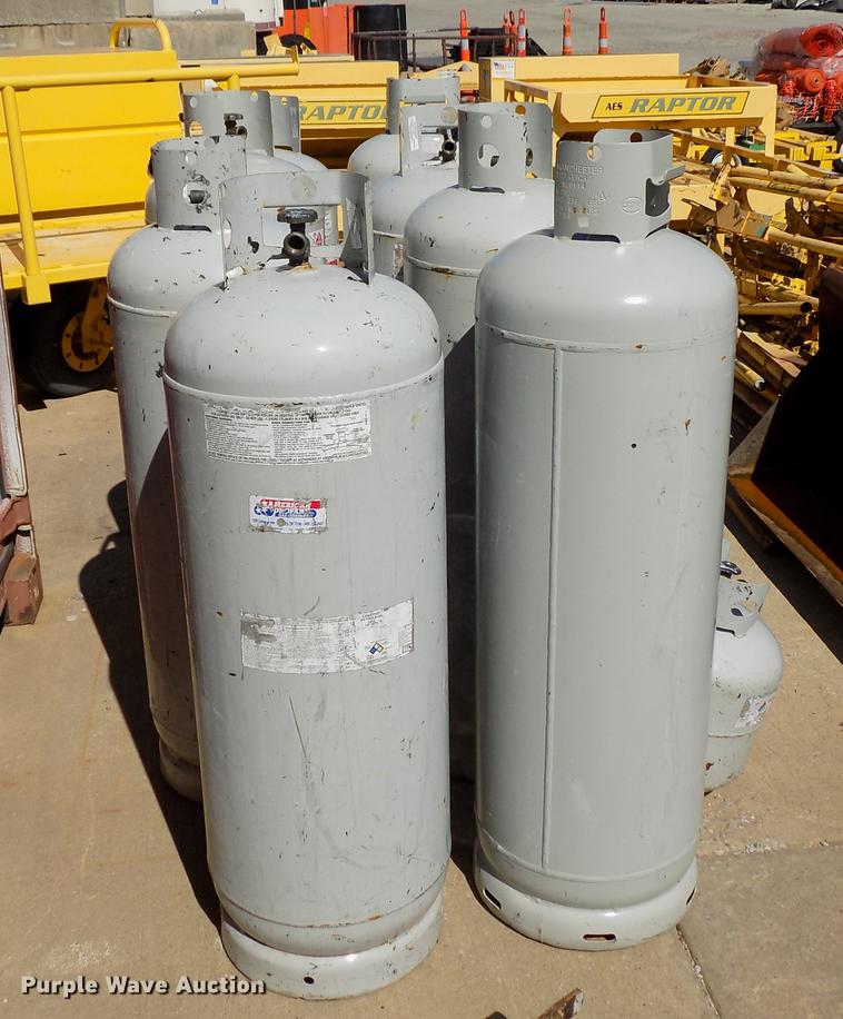 image for item FQ9036 (9) propane tanks