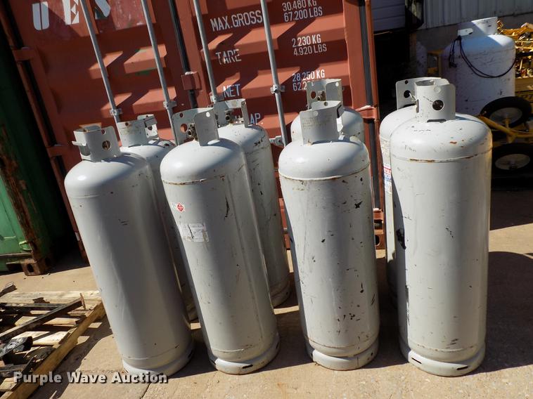 image for item FQ9036 (9) propane tanks