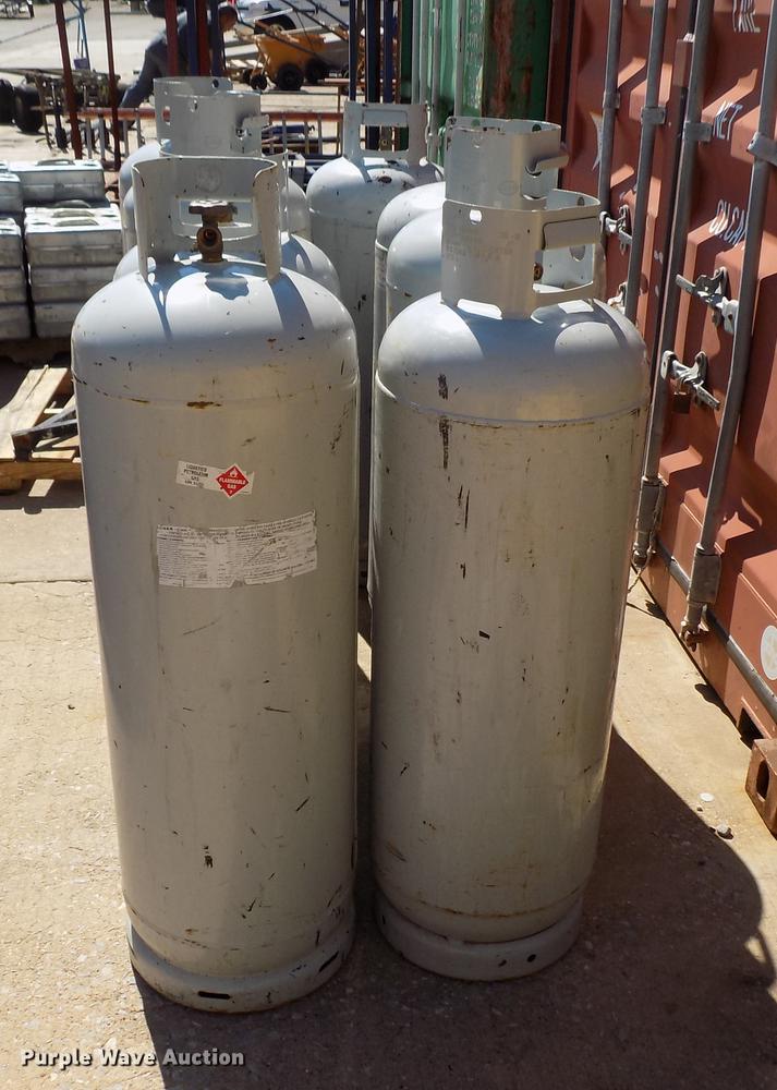 image for item FQ9036 (9) propane tanks