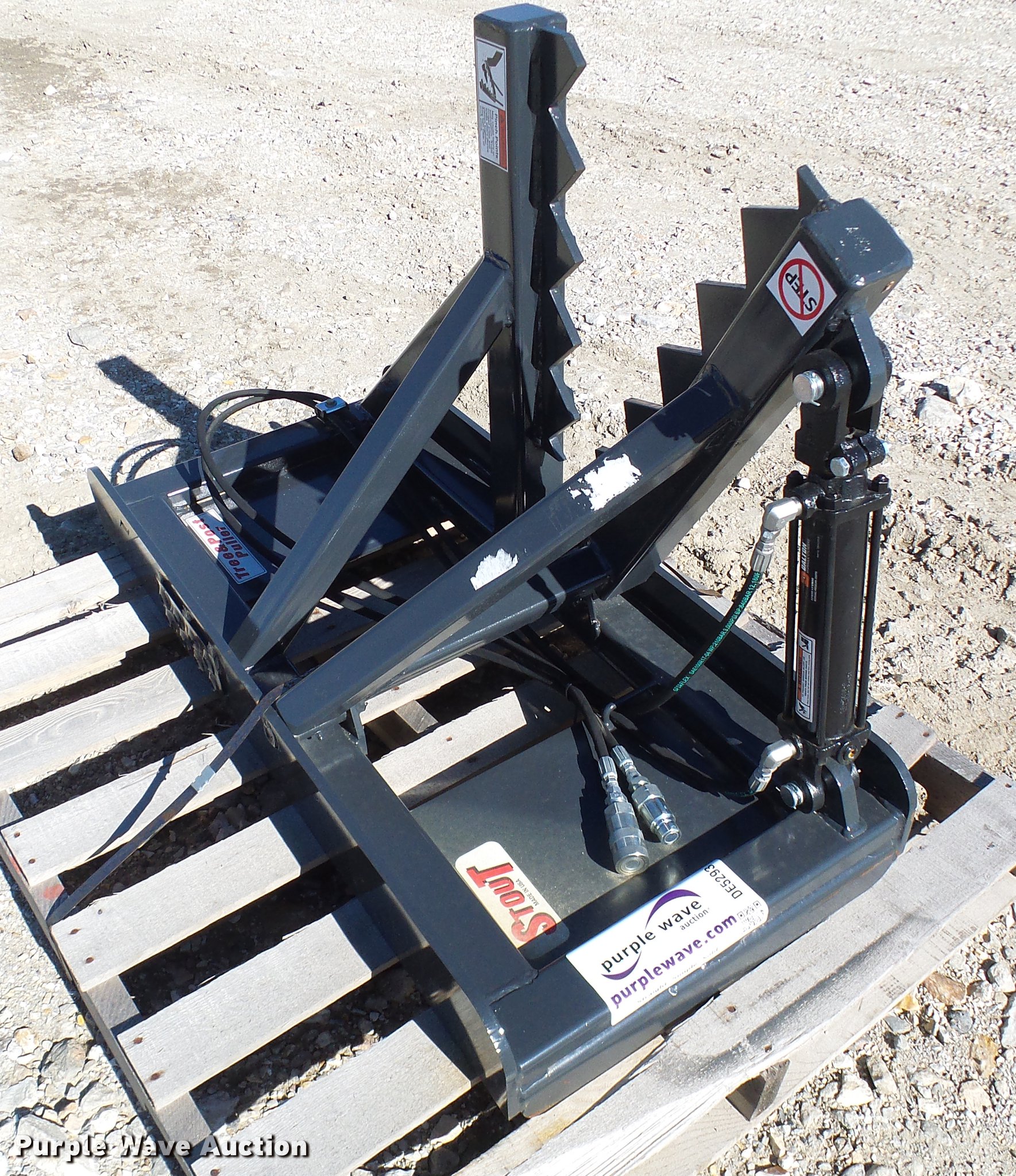 Stout skid steer tree puller in Columbia, MO Item DE5293 sold