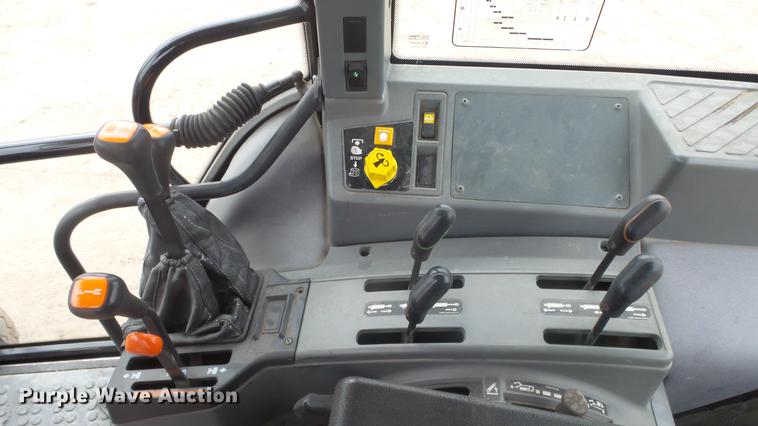 image for item AM9022 New Holland 6640 tractor