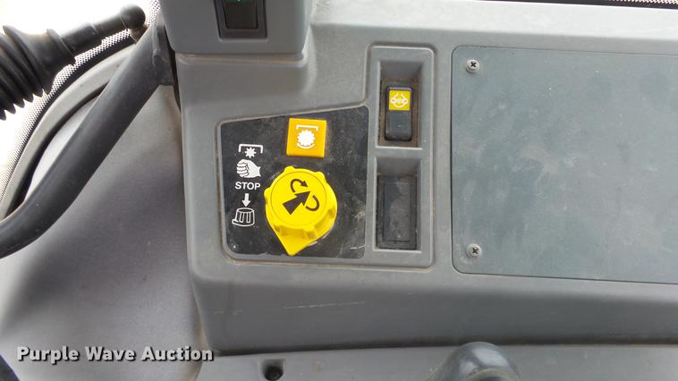 image for item AM9022 New Holland 6640 tractor