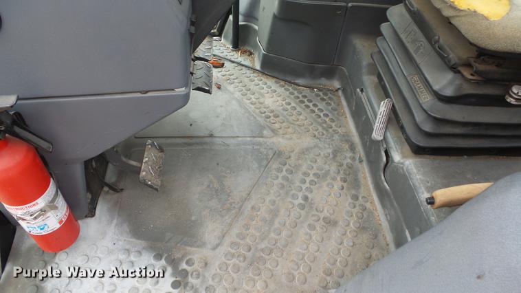 image for item AM9022 New Holland 6640 tractor