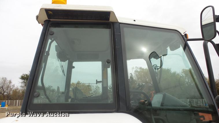 image for item AM9022 New Holland 6640 tractor