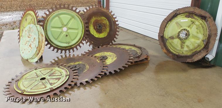 image for item AM9053 Claas RU450/RU600 gathering wheels and knives
