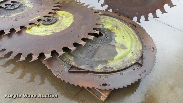 image for item AM9053 Claas RU450/RU600 gathering wheels and knives