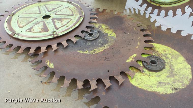 image for item AM9053 Claas RU450/RU600 gathering wheels and knives