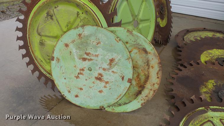 image for item AM9053 Claas RU450/RU600 gathering wheels and knives