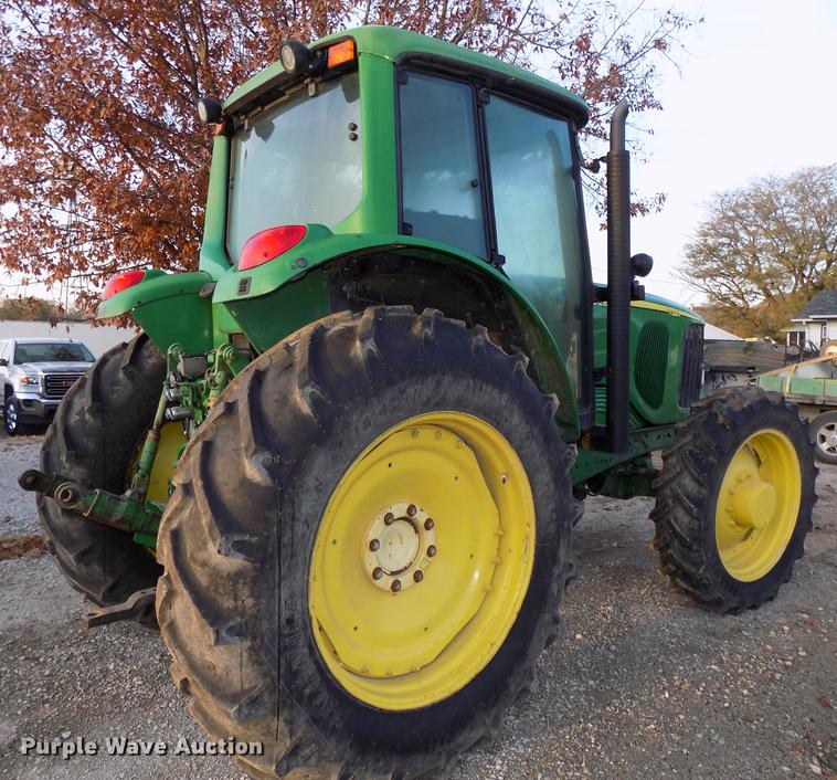 image for item DB8514 2005 John Deere 7320 MFWD tractor