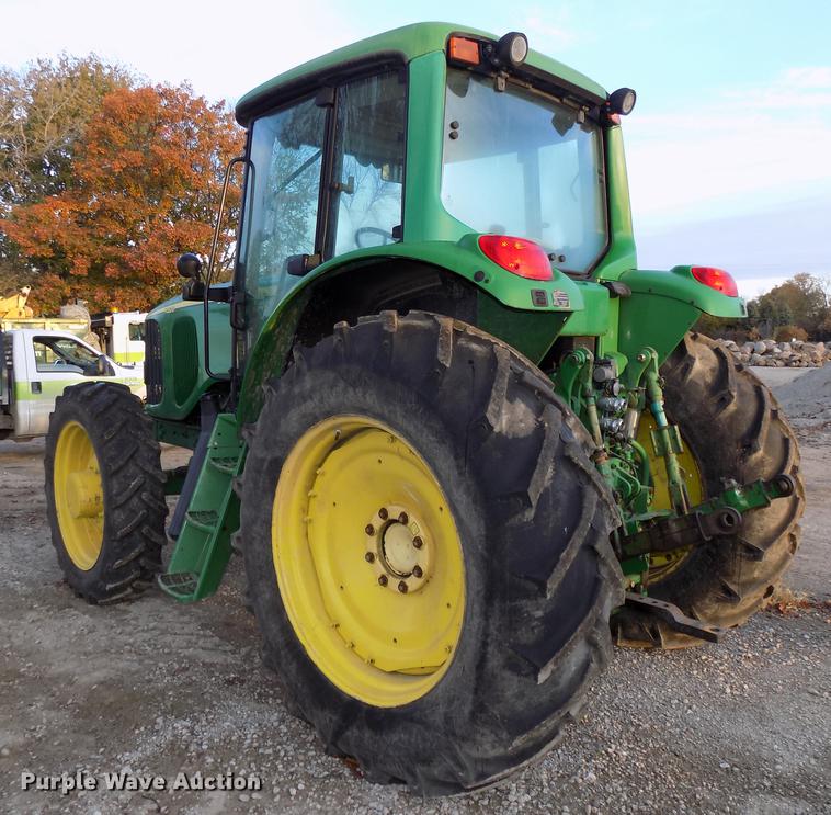 image for item DB8514 2005 John Deere 7320 MFWD tractor