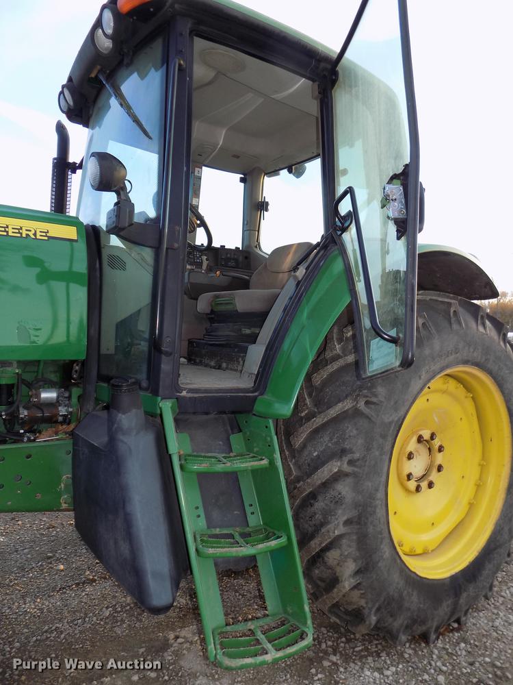 image for item DB8514 2005 John Deere 7320 MFWD tractor