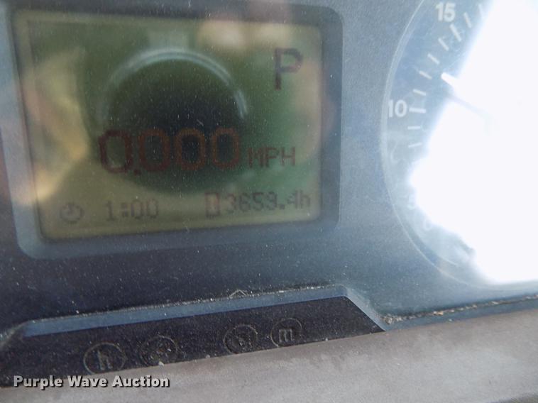 image for item DB8514 2005 John Deere 7320 MFWD tractor